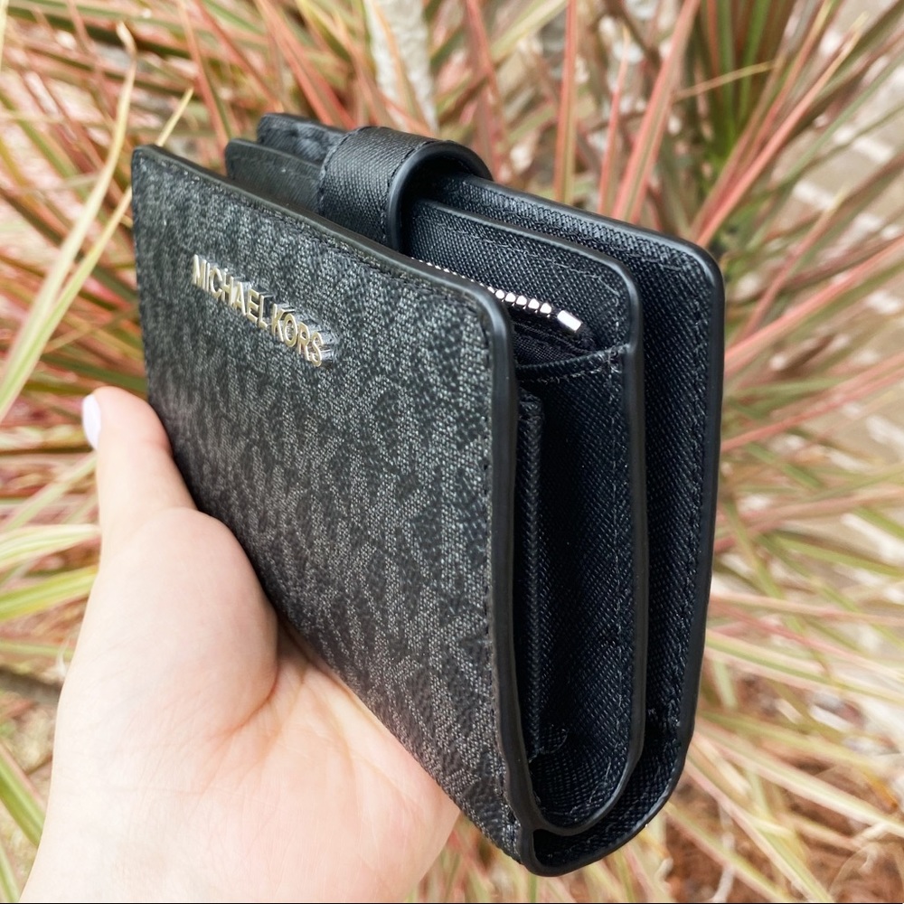 SALE‼️‼️ 👜👛-NWT Michael Kors Bifold Wallet - Picture 3 of 8